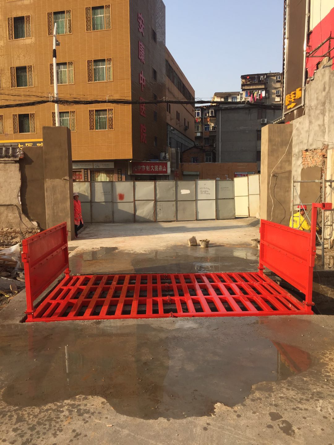 yj工地大门安装洗车机_大理自动洗车设备